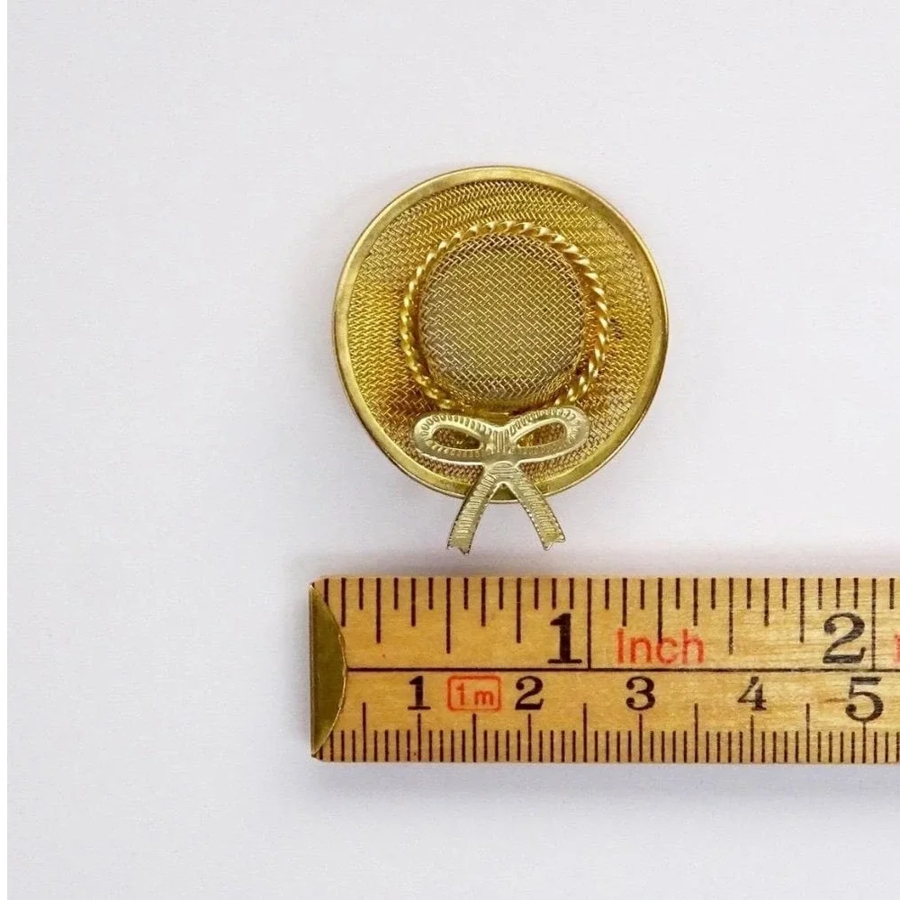 Vintage Gold Tone Mesh Straw Sun Hat Brooch‎ Bow Accent Woven Texture Pin